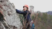 Christina Fischer am Kletterfelsen Trifels.