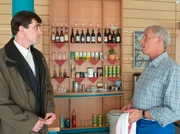 Udo von Wackerstein (Dirk Schoedon, li.) bittet Otto Stein (Rolf Becker, re.) um seine Hilfe. Er hat ein Angebot in der Automatenbranche einzusteigen und traut sich nicht Charlotte zu k&uuml;ndigen. Also bittet er Otto, ihm zu k&uuml;ndigen.