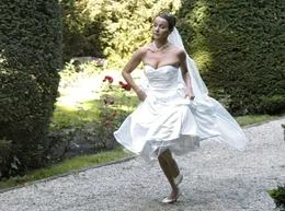 Auf und davon: Isabell (Julia Koschitz) ergreift die Flucht vor der eigenen Hochzeit.