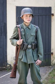 Der 15-j&auml;hrige Walter (Elias Eisold) ist &uuml;berzeugt, dass er und seine Freunde die Amerikaner aufhalten werden.