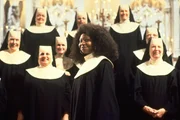 Vorne: Deloris (Whoopi Goldberg)