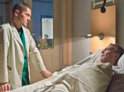 Heinz Kluge (Matthias Dittmer, re.) macht Dr. Kaminski (Udo Schenk, li.) Vorw&uuml;rfe, dass er ihm auch seine zweite Niere entfernt hat und somit jetzt auf die Dialyse angewiesen ist.