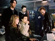 Die Clique ist in Sorge: Per Mail sind anonyme Drohungen eingetroffen. V.li.n.re.: Florian (Patrick Diemel), Hanna (Esther Seibt), Lisa (Anna Brüggemann), Marc (Toni Snetberger) und Tim (Christian Blümel). Die Clique ist in Sorge: Per Mail sind anonyme Drohungen eingetroffen. V.li.n.re.: Florian (Patrick Diemel), Hanna (Esther Seibt), Lisa (Anna Brüggemann), Marc (Toni Snetberger) und Tim (Christian Blümel).