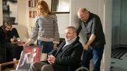 Tochter Mareike (Andrea Sawatzki) und Sohn Dietrich (Simon Schwarz, r.) sind ger&uuml;hrt von den Liebesbriefen ihrer Mutter an ihren Vater Xaver (Branko Samarovski, 2.v.r.).