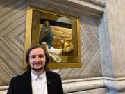 Manuel D&uuml;rr mit seinem Kunstwerk im Petersdom.