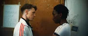 Zwischen Preston (George MacKay, l.) und Jules (Nathan Stewart-Jarrett, r.) entsteht eine verh&auml;ngnisvolle Liebesbeziehung.