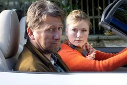 Geben eigentlich ein sch&ouml;nes Paar ab: der Winzer Peter (Michael Fitz) und seine juristische Gegenspielerin Sarah (Johanna Christine Gehlen). Weiteres Bildmaterial finden Sie unter www.br-foto.de.