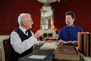 Leopold Altenburg dr&uuml;ckt die Schulbank wie der Kaiser in ServusTV's "Heimatleuchten - Der letzte grosse Kaiser - kein Schmarrn" in Oesterreich.