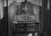 Kein Tr&ouml;del sondern eine echte Antiquit&auml;t: mainfr&auml;nkischer Schreibsekret&auml;r.