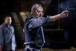 Jean Reno as Quinn, Laurence Fishburne as Baines.