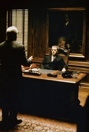 Don Michael Corleone (Al Pacino, r.)