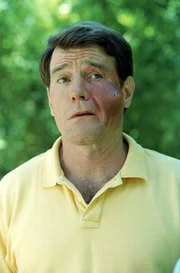 Hal (Bryan Cranston) bereut seinen Zoobesuch: Er wurde von einer Vogelspinne gebissen.