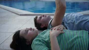 Zusammen mit ihrem jungen Vater Callum (Paul Mescal) verbringt Sophie (Frankie Corio) einen letzten gemeinsamen, unbeschwerten Sommerurlaub, der f&uuml;r immer in ihrem Ged&auml;chtnis bleiben wird.