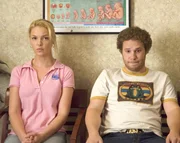 Ben (Seth Rogen, r.) ist alles andere als ein Frauenheld. Doch diesmal knackt er den Jackpot: In einer Bar lernt er die sch&ouml;ne Amy (Katherine Heigl, l.) kennen und nach ein paar gemeinsamen Drinks landen sie zusammen im Bett. Das b&ouml;se Erwachen folgt acht Wochen sp&auml;ter ...