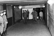 Durchgang vom "Tr&auml;nenpalast" zum Bahnhof