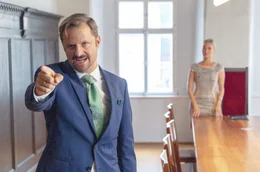 Karin Donnersberg (Eva Herzig) und ihr Mann Arthur (Philipp Hochmair) wollen unbedingt das Sorgerecht f&uuml;r die Kinder.
