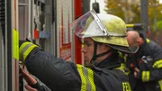 A firefighter from Mainz packs a tool into the fire truck.