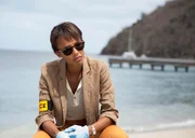 Kriminalbeamtin Mélissa Sainte-Rose (Sonia Rolland) vor einem Rätsel; Frauenleiche am Strand Kriminalbeamtin Mélissa Sainte-Rose (Sonia Rolland) vor einem Rätsel; Frauenleiche am Strand