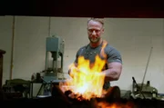 T&auml;glich bringt Schmiedemeister Johannes Rienhoff bei rund 1.000 Grad Celsius Stahl in Form.