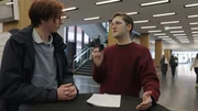 Podcaster und Autor Ole Nymoen (r.) diskutiert mit Studenten an der Uni Leipzig &uuml;ber das Thema Wehrpflicht.