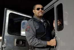 Baines (Laurence Fishburne) zeigt sich bei dem &Uuml;berfall auf den Geldtransport als besonders brutal.