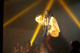 Jules (Nathan Stewart-Jarrett) feiert ein besonderes Comeback in seiner Drag-Rolle Aphrodite Banks.