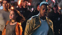 Amara Namani (Cailee Spaeny, l.); Jake Pentecost (John Boyega, r.)
