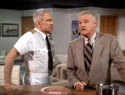Kapit&auml;n O&acute;Neil (Jon Cypher) bittet den Privatdetektiv Dennis Stanton (Keith Mitchell) um Hilfe. Er soll einen Mord an Bord aufkl&auml;ren.