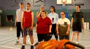 Gregor (Luca Davidhaimann), Matze (Simon Rupp), Waldemar (Matthias Sander), Michael (Jochen Riemer), Rudi (Jonas Relitzki), Tino (Tanino Camilleri) und Ulli (Nico Michels) v.l.