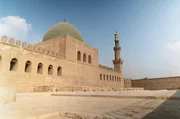 Saladin, einer der bedeutendsten arabischen Herrscher in &Auml;gypten, lie&szlig; nach seiner Macht&uuml;bernahme in Kairo eine Zitadelle errichten, die Palast, Festung und Moschee zugleich war.