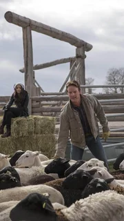 Jade Verani (Madison Cheeatow), Tim (Chris Potter)