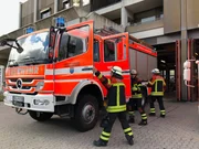 Im Falle eines Brandes auf einem Campingplatz m&uuml;ssen auch die Rettungsschwimmer schnell handeln.