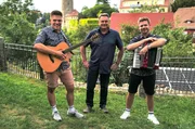 Axel  Bulthaupt (m.) und die Br&uuml;der Christoph und David Ziesch von der  Band Brankatschki