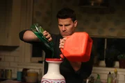Booth (David Boreanaz) ist sich bewusst, in welcher Gefahr er sich mit seiner Familie befindet und trifft seine Vorkehrungen.