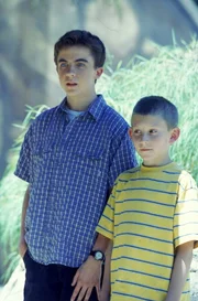 Dewey und Malcolm stehen im Tigergehege pl&ouml;tzlich den Bewohnern gegen&uuml;ber und hoffen auf schnelle Rettung durch die Zoow&auml;rter.