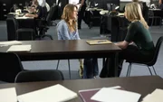 Um Hinweise auf den T&auml;ter zu finden, spricht Ashley (Rachel Nichols, r.) mit Michelle Weston (Bryn Abbott), der besten Freundin, des letzten Opfers.