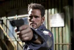 Mike Cochrane (Matt Dillon) arbeitet f&uuml;r einen Sicherheitsdienst und &uuml;berf&auml;llt mit Kollegen den eigenen Geldtransport.