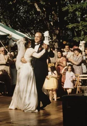 Don Vito Corleone (Marlon Brando) tanzt mit seiner Tochter
