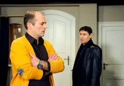 Malte (Marcus Bluhme, l.) muss schockiert einsehen, dass Petrov (Mark Zak, r.) ihm das Leben zur H&ouml;lle macht, wenn er nicht schnell einen neuen Schmuggelweg auftut.