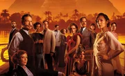 Eine Hochzeitsgesellschaft auf einem Kreuzfahrtschiff auf dem Nil wird durch zwei Morde ersch&uuml;ttert; von links: Dr. Linus Windlesham (Russell Brand), Euphemia Bouc (Annette Bening), Hercule Poirot (Kenneth Branagh) u.a.