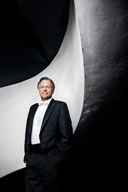 NORDDEUTSCHER RUNDFUNK Thomas Hengelbrock Chefdirigent des NDR Sinfonieorchesters, Orchester in Residence der Hamburger Elbphilharmonie. &copy; NDR/Paul Schornhofer, honorarfrei - Verwendung gem&auml;&szlig; der AGB im Rahmen einer engen, unternehmensbezogenen Berichterstattung im NDR-Zusammenhang bei Nennung "Bild: NDR/Paul Schornhofer" (S2), NDR Presse und Information/Fotoredaktion, Tel: 040/4156-2306 oder -2305, pressefoto@ndr.de
