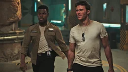 Jake Pentecost (John Boyega, l.); Nate Lambert (Scott Eastwood, r.)