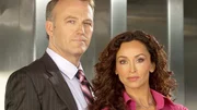 Major Mike Kessler (James McGowan, l.), Special Agent Bianca LeGarda (Sofia Milos, r.)