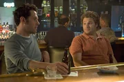 Der verheiratete Pete (Paul Rudd, l.) gibt dem Faulenzer Ben (Seth Rogen, r.) Tipps zum &Uuml;berleben mit Kindern. Denn durch einen dummen Zufall ist dessen One Night Stand Alison schwanger und will das Kind auch noch behalten ...