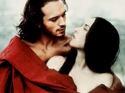 Der Protestant La M&ocirc;le (Vincent Perez) versucht, seine Lebensretterin und Liebhaberin, die katholische K&ouml;nigin Margot (Isabelle Adjani) vor dem Religionskrieg in Sicherheit zu bringen.