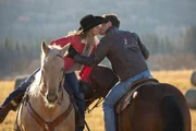 Amy (Amber Marshall) und ihr Verlobter Ty (Graham Wardle) sind gl&uuml;cklich miteinander.