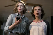 Dr. Emma Russell (Vera Farmiga, l.); Madison Russell (Millie Bobby Brown, r.)