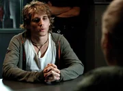 Maria (Eva R&ouml;se) verh&ouml;rt den militanten Tiersch&uuml;tzer Loke Wastesson (Anastasious Soulis).