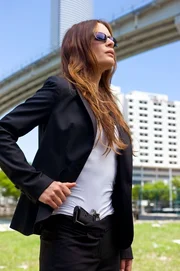 Fiona Glenanne (Gabrielle Anwar) versucht zusammen mit ihrem Team Morde an vielen landeseigenen Spionen auf den Grund zu gehen.