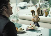 James Marsden (Fred O'Hare).